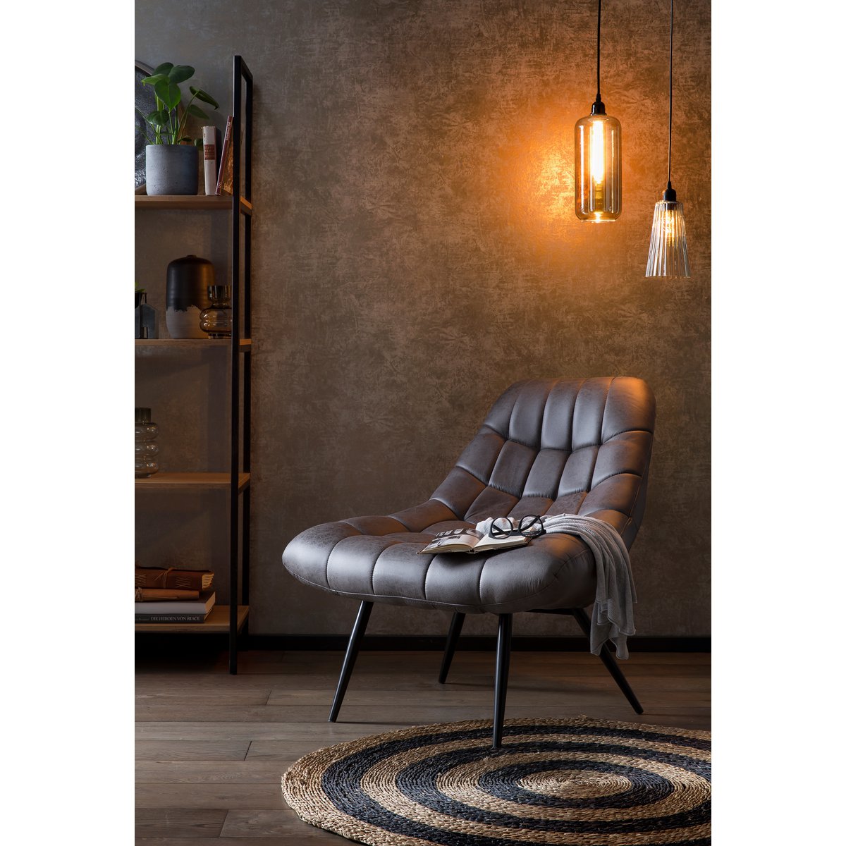 Fauteuil XXL – Kunstleer Donkerbruin — detailopname — MEUBELIER