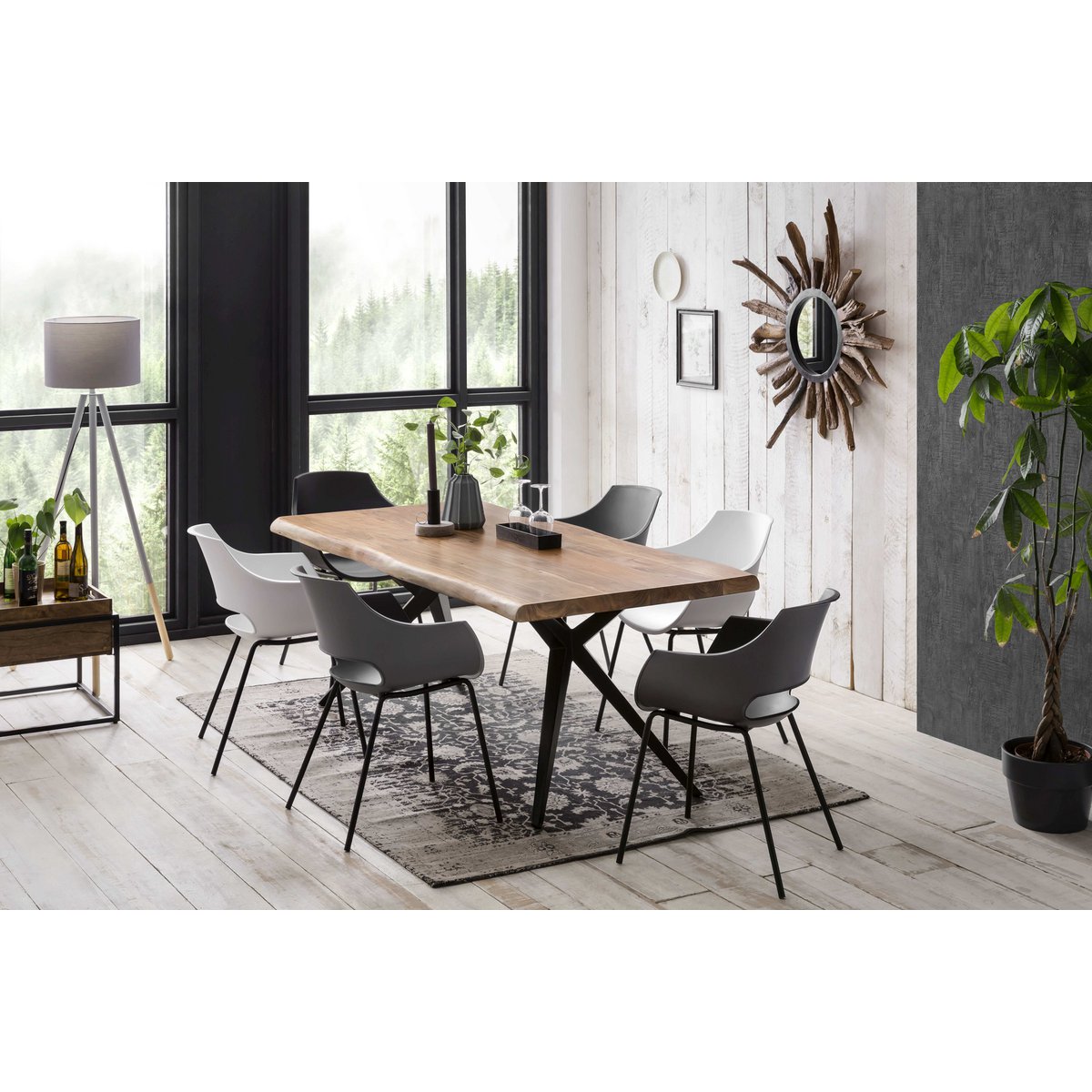 Acaciahouten eettafel 160x85 cm met natuurlijke boomrand – antiek zwart frame