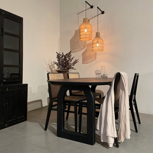 Bullnose eettafel zwart met open onderstel – massief mangohout — zijaanzicht