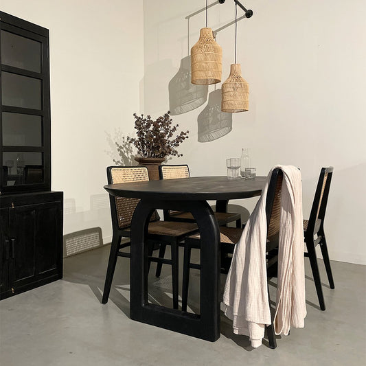Bullnose eettafel zwart – massief mangohout (mix onderstel) — zijaanzicht