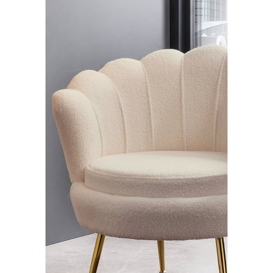 Schelpfauteuil van bouclé – beige met gouden poten (SalesFever)