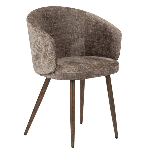 Set van twee Pole To Pole Luna Chair eetkamerstoelen in minkkleurige stof met slanke metalen poten in gerookt eiken-look, staand aan een eettafel