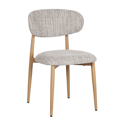 Twee beige Pole To Pole Japandi eetkamerstoelen Droogte met een metalen frame, staand aan een houten eettafel in een minimalistisch interieur.