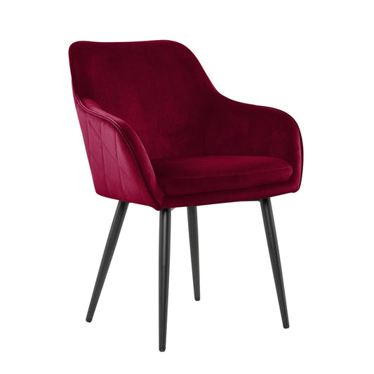Luxe SalesFever eetkamerstoel met armleuningen, bekleed met dieprood fluweel en elegant ruitstiksel, op een zwart metalen frame.