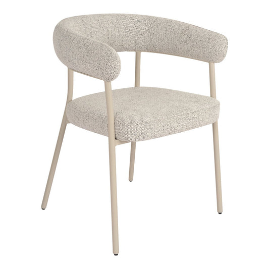 Set van twee House Nordic Trivio eetkamerstoelen in zandkleurige bouclé stof met slanke grijze stalen poten, modern design.