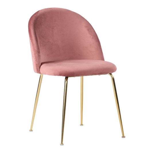 Set van twee House Nordic Geneve eetkamerstoelen in roze fluweel met slanke stalen poten in messinglook, staand aan een eettafel