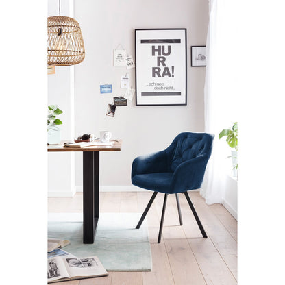 Luxe SalesFever eetkamerstoel in blauw fluweel met 360 graden draaifunctie en zwart metalen poten, ideaal voor een modern interieur.