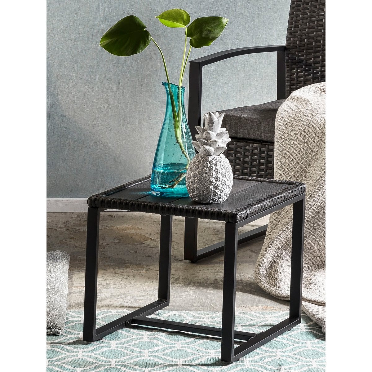 Zitgroep 3-delig rotan – 2 stoelen + bijzettafel (grijs/groen) — sfeerimpressie — MEUBELIER