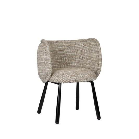 Pole To Pole Panda eetkamerstoel Coco, bekleed met zachte bouclé stof en voorzien van slanke zwarte gepoedercoate ijzeren poten, staand in een modern interieur.