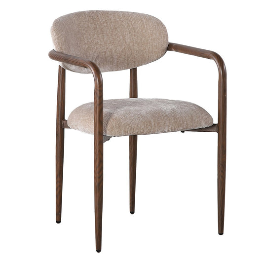 Set van twee bruine Pole To Pole Sake eetkamerstoelen met armleuningen in een Japandi interieur, omringd door natuurlijke materialen en een houten eettafel bij MEUBELIER.