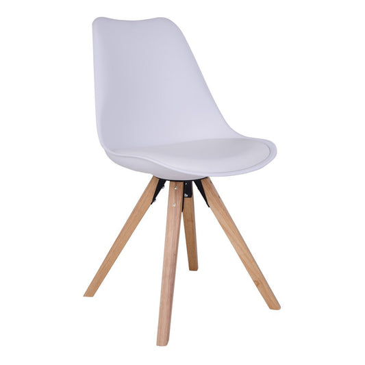 Set van 2 House Nordic Bergen eetkamerstoelen met witte PU-leren zittingen en poten van natuurlijk rubberhout, gezien in een Scandinavische eethoek
