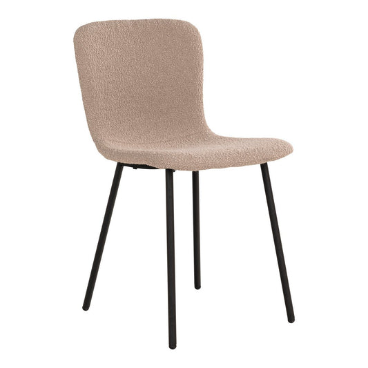 Set van twee House Nordic Halden eetkamerstoelen in beige bouclé stof met slanke zwarte stalen poten, modern interieur