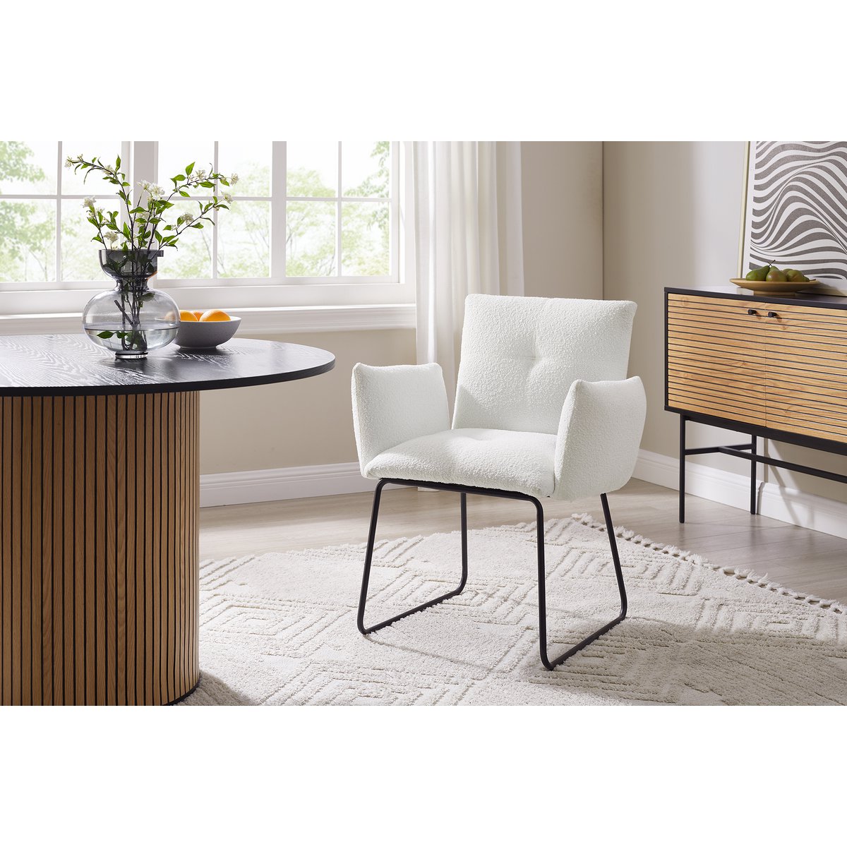 SalesFever Eetkamerstoel bouclé wit – Luxe comfort met zwart sledeframe