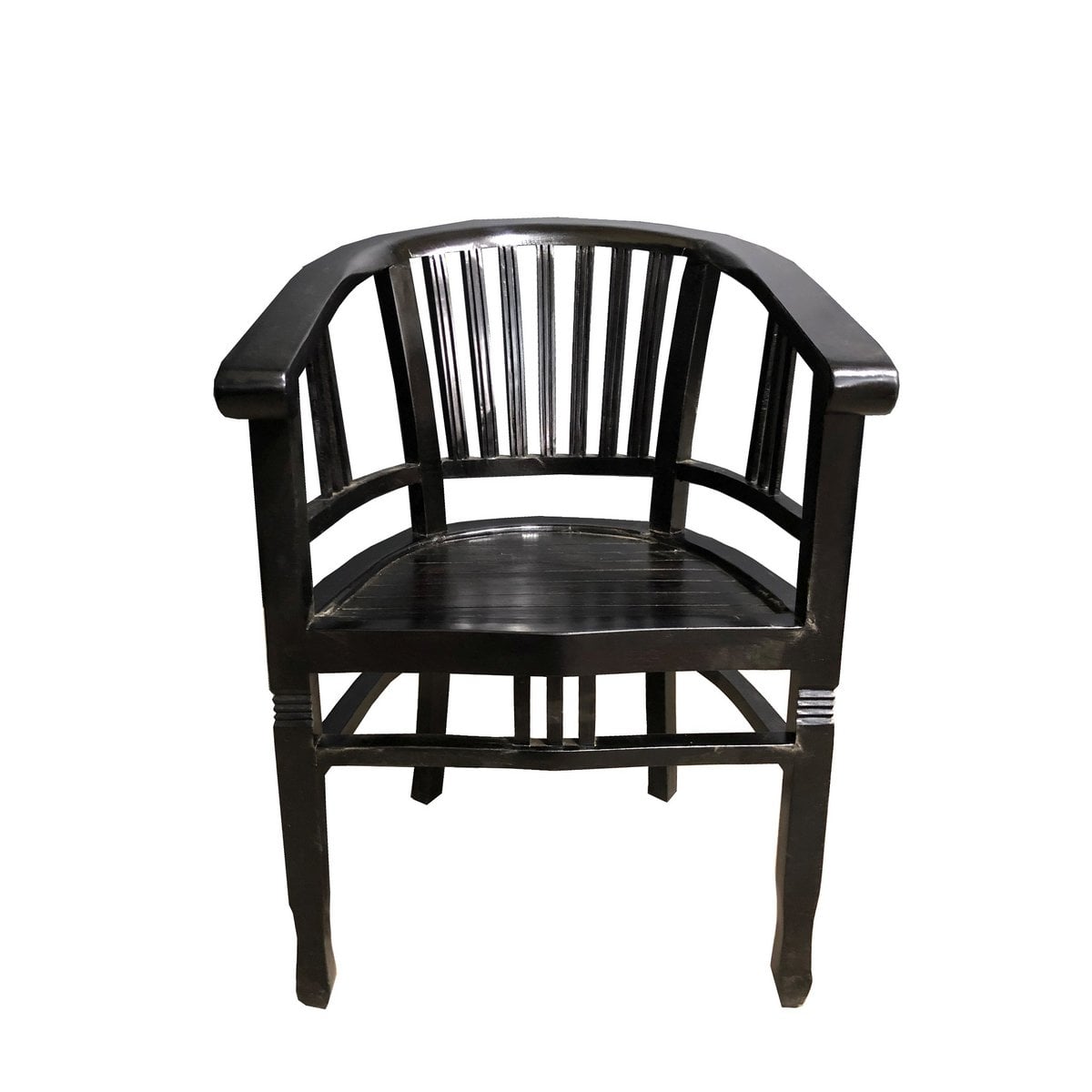 Fauteuil van massief hout – handgemaakt in koloniale stijl — detailopname — MEUBELIER