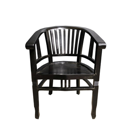 Fauteuil van massief hout – handgemaakt in koloniale stijl — detailopname — MEUBELIER