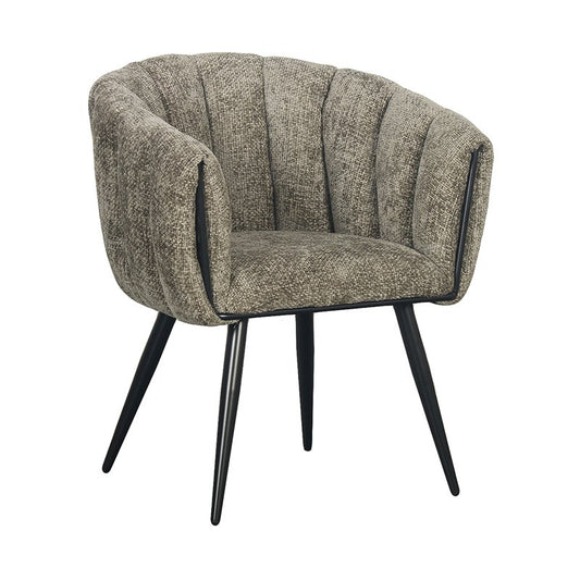 Set van 2 Pole To Pole Breeze eetkamerstoelen in pistachegroen met zwart metalen frame en houten accenten, vanuit een lichte hoek gefotografeerd