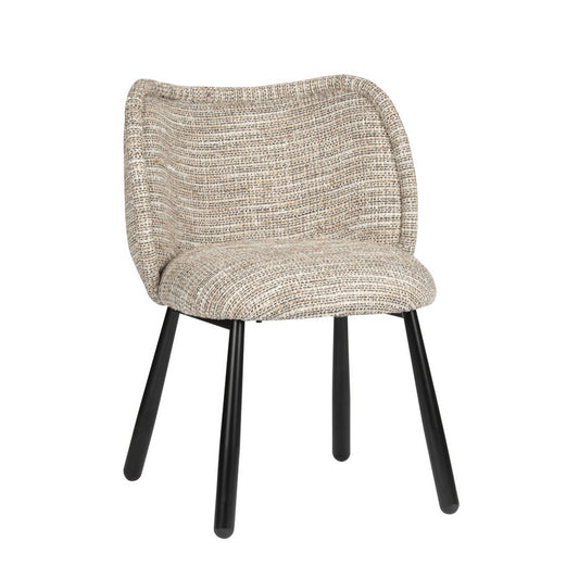Set van twee Pole To Pole Panda Stoel Coco eetkamerstoelen in een moderne setting, met ergonomische rugleuning en metalen frame.