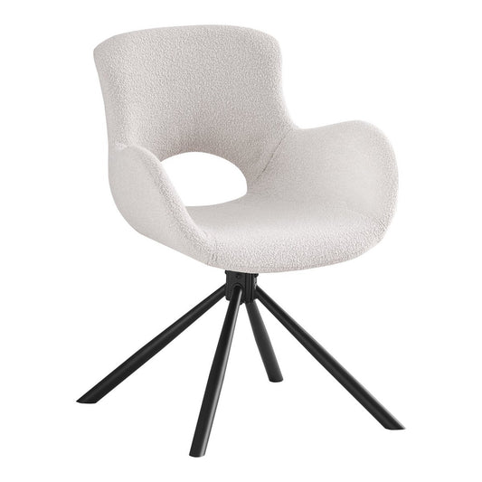 Set van twee House Nordic Amorim draaibare eetkamerstoelen in gebroken wit bouclé stof met zwarte metalen poten, staand aan een moderne eettafel.