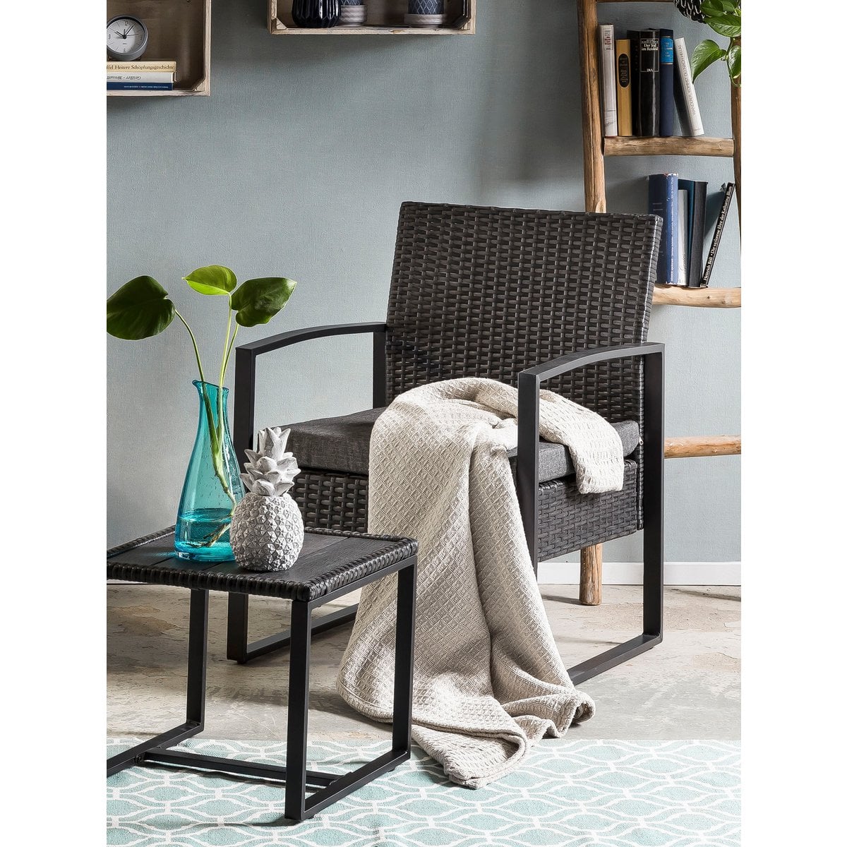 Zitgroep 3-delig rotan – 2 stoelen + bijzettafel (grijs/groen) — maatoverzicht — MEUBELIER