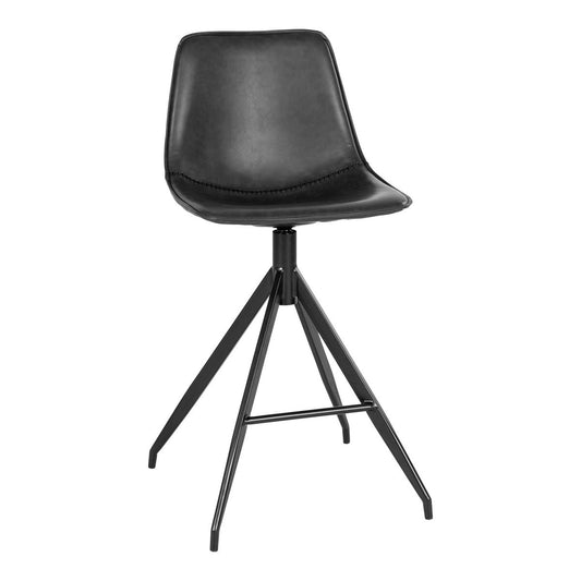 Set van 2 House Nordic Monaco Counter Chairs met zwarte PU lederen zittingen en zwarte metalen poten, staand bij een keukeneiland.