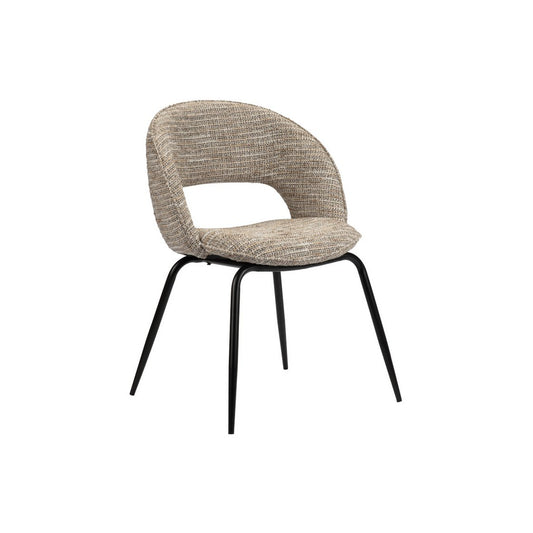 Set van 2 Pole To Pole Regenboogstoel Coco eetkamerstoelen in beige stof met metalen poten, vanuit een lichte hoek gefotografeerd.