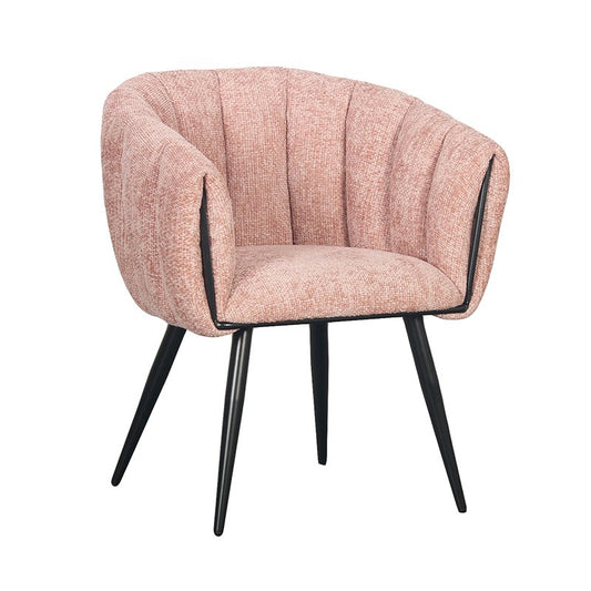 Set van twee Pole To Pole Breeze eetkamerstoelen in pastel roze met zachte rugleuning en zwart onderstel, perfect voor een moderne eethoek.