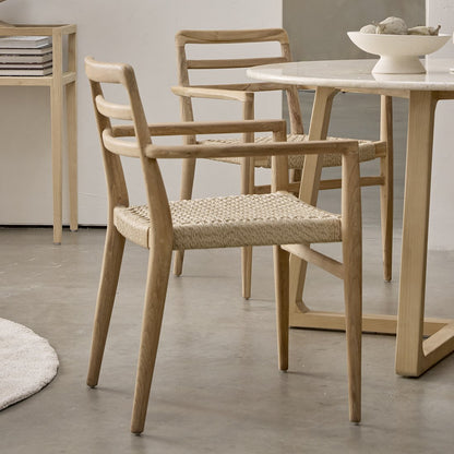Verano tuinstoel met armleuning van gerecycled teakhout — detailopname — MEUBELIER