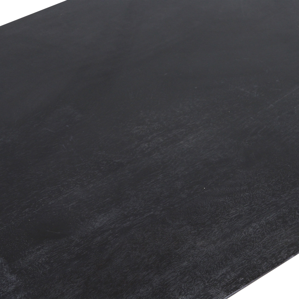 Bullnose salontafel zwart – massief mangohout met organische vorm — sfeerimpressie — MEUBELIER