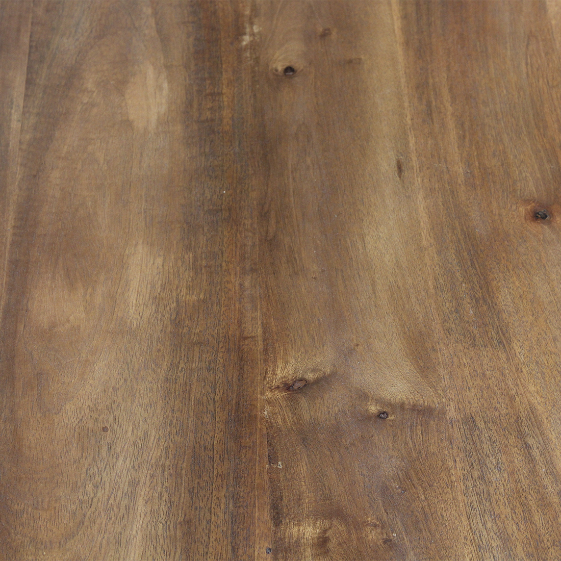 Bullnose salontafel bruin van massief mangohout — kleurdetail — MEUBELIER